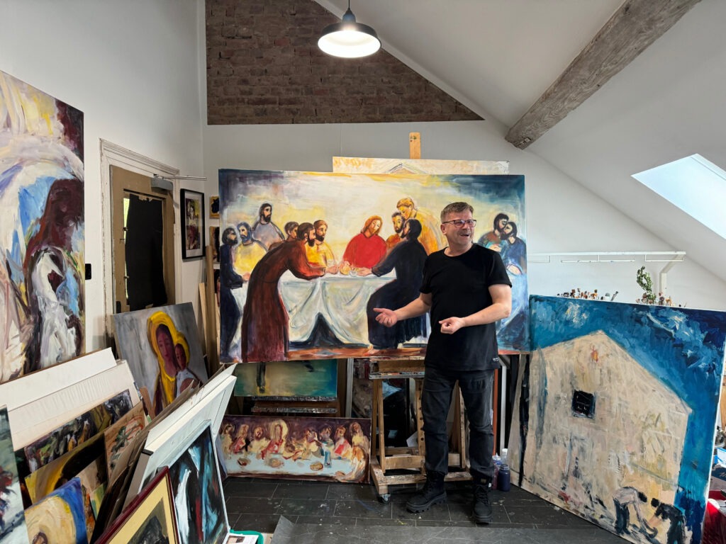 Marijan Dadic präsentiert seine Kunstwerke