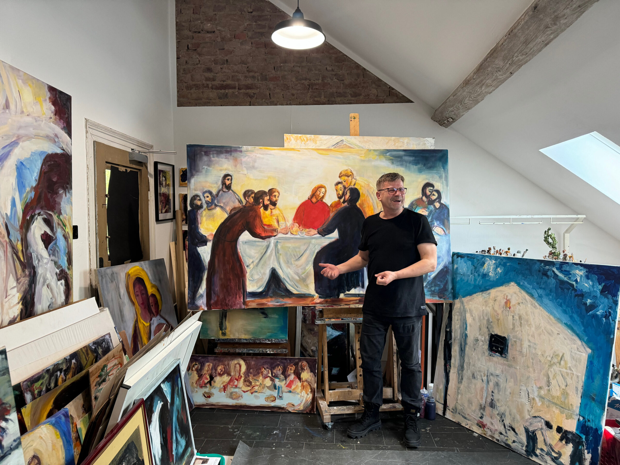 Marijan Dadic präsentiert seine Kunstwerke